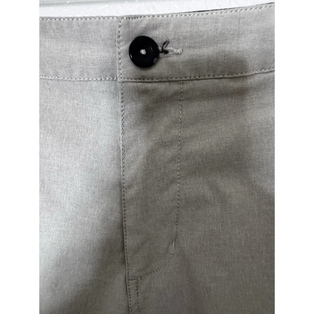 Vuori Fleet Shorts Men Beige Chino Pockets Flat Front Outdoor Size 34